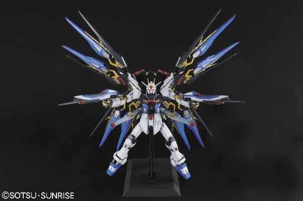 PG 1/60 ZGMF-X20A Strike Freedom Gundam (Mobile Suit Gundam SEED DESTINY)